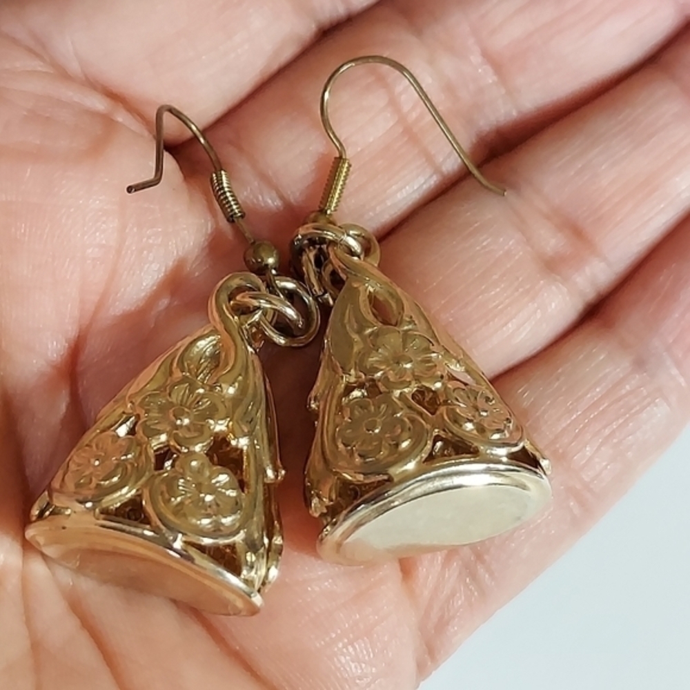Vintage Goldtone Flower Filigree Pierced Dangled Earrings Wire Hooks - Picture 4 of 10